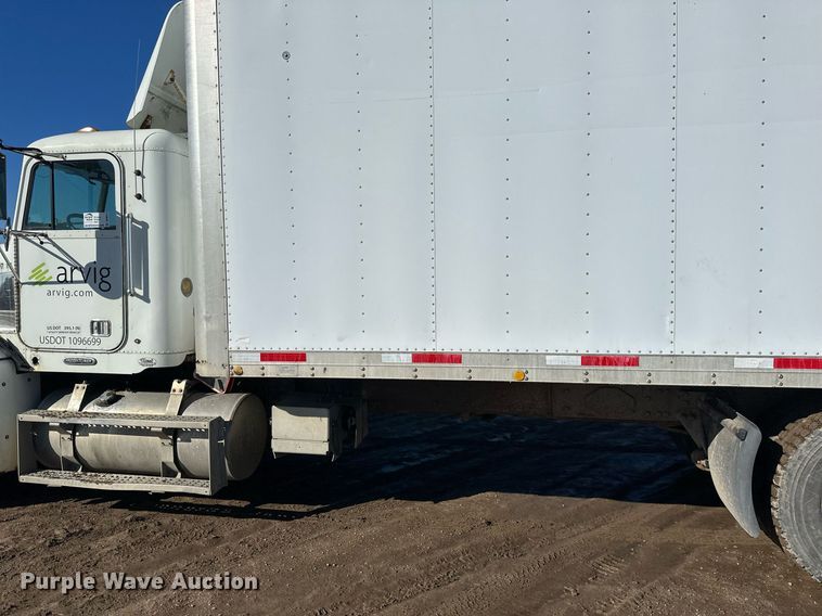image for item DV0614 2000 Freightliner  FLD120 box truck