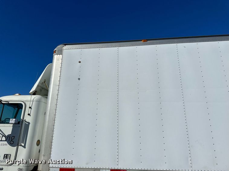 image for item DV0614 2000 Freightliner  FLD120 box truck