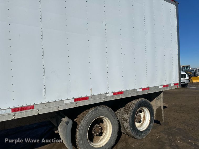 image for item DV0614 2000 Freightliner  FLD120 box truck