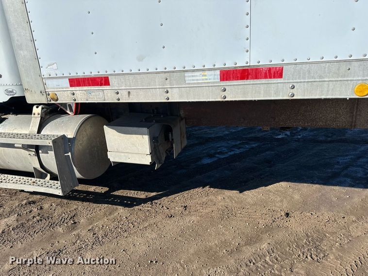 image for item DV0614 2000 Freightliner  FLD120 box truck