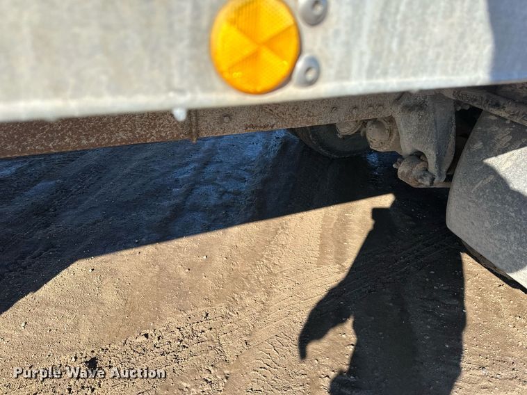 image for item DV0614 2000 Freightliner  FLD120 box truck