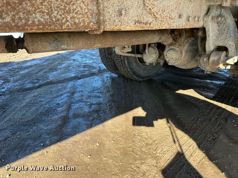 image for item DV0614 2000 Freightliner  FLD120 box truck