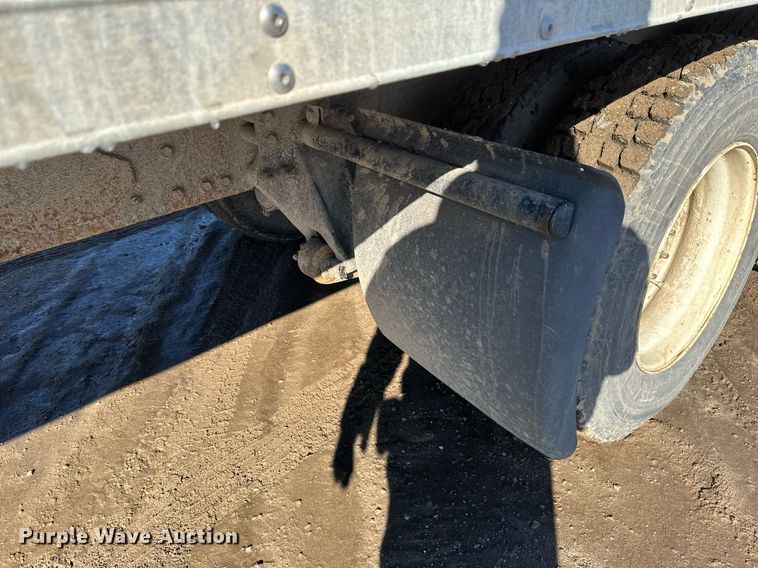 image for item DV0614 2000 Freightliner  FLD120 box truck