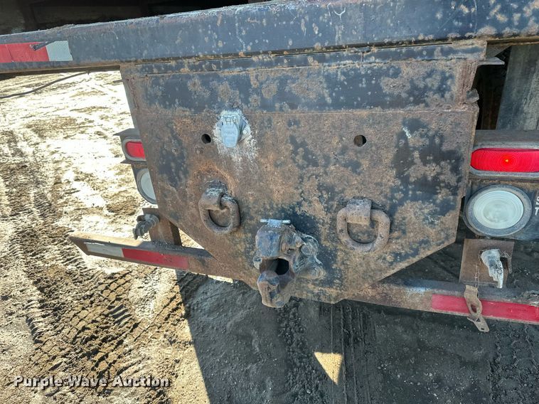 image for item DV0614 2000 Freightliner  FLD120 box truck