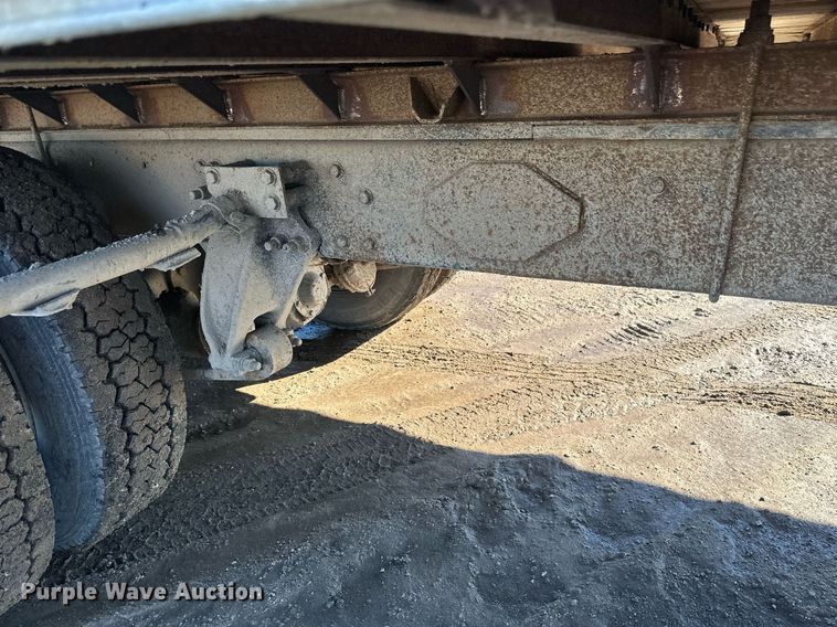 image for item DV0614 2000 Freightliner  FLD120 box truck