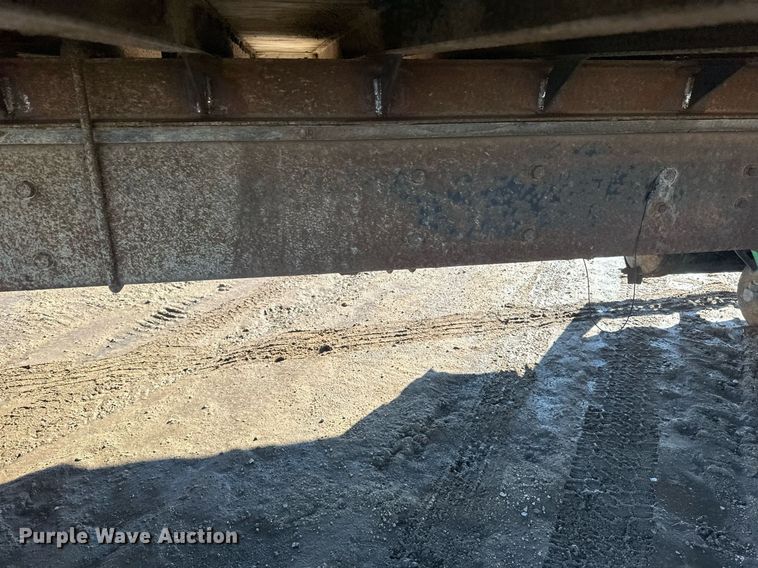 image for item DV0614 2000 Freightliner  FLD120 box truck