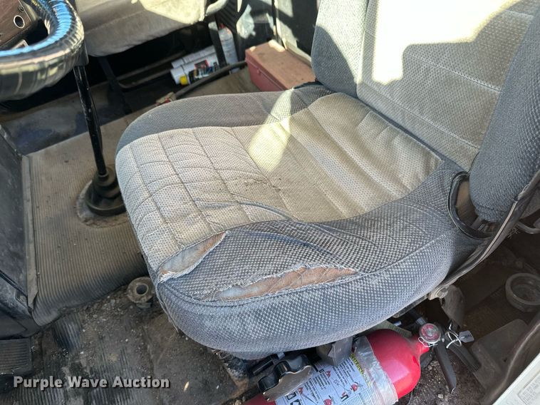 image for item DV0614 2000 Freightliner  FLD120 box truck