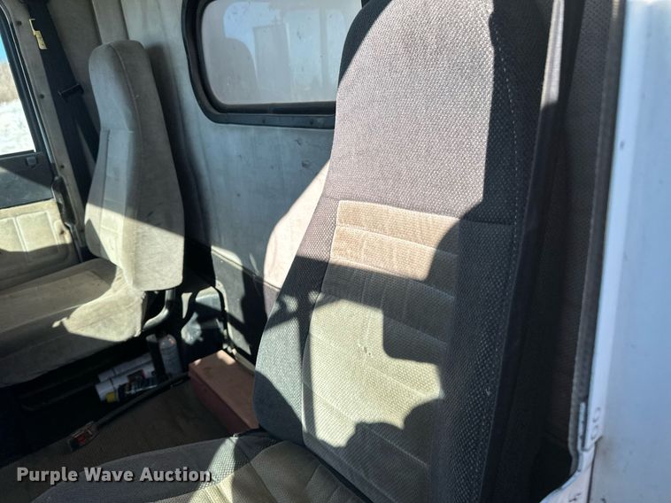 image for item DV0614 2000 Freightliner  FLD120 box truck