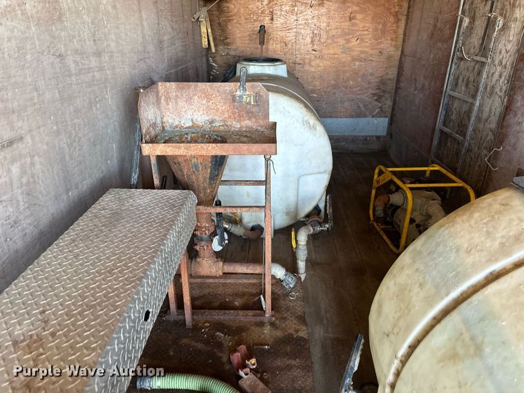 image for item DV0614 2000 Freightliner  FLD120 box truck