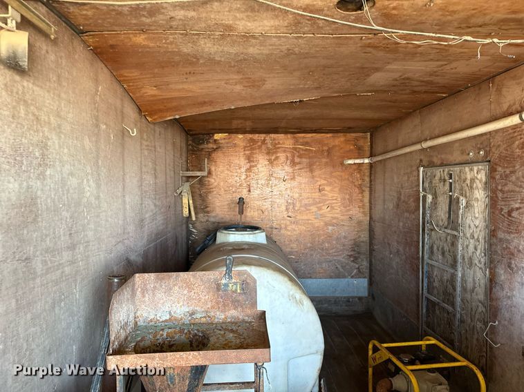 image for item DV0614 2000 Freightliner  FLD120 box truck