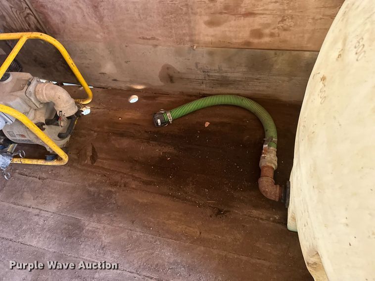 image for item DV0614 2000 Freightliner  FLD120 box truck