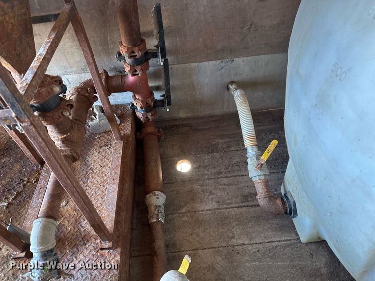 image for item DV0614 2000 Freightliner  FLD120 box truck