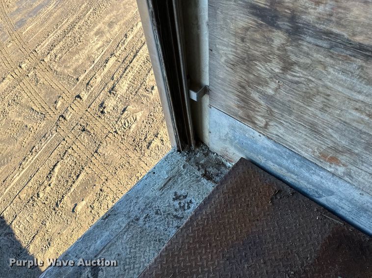 image for item DV0614 2000 Freightliner  FLD120 box truck