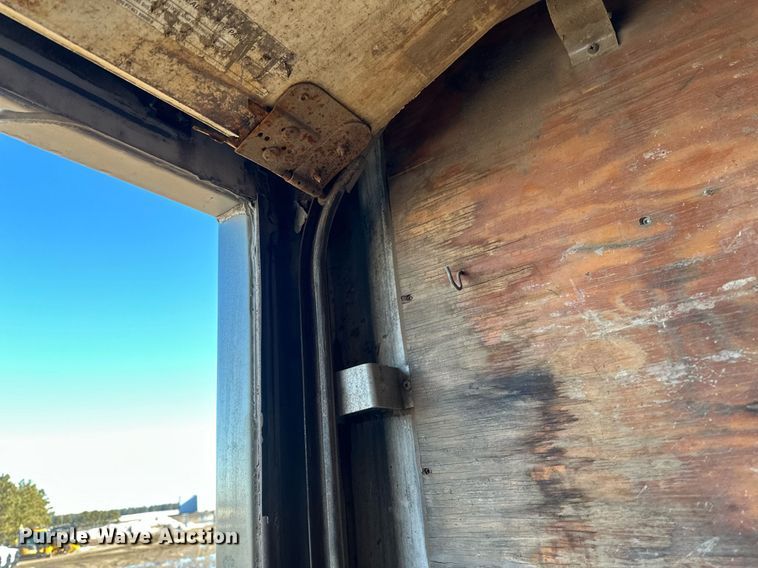 image for item DV0614 2000 Freightliner  FLD120 box truck