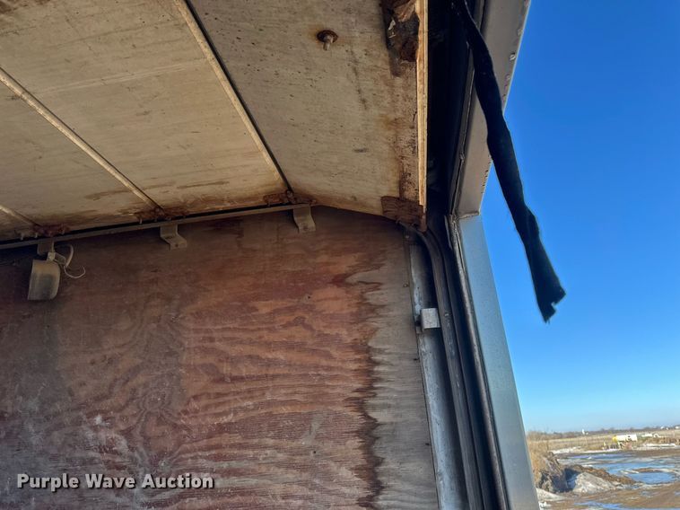 image for item DV0614 2000 Freightliner  FLD120 box truck