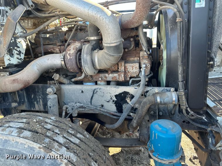 image for item DV0614 2000 Freightliner  FLD120 box truck