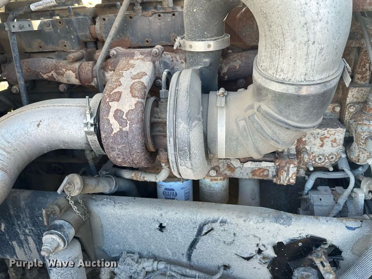 image for item DV0614 2000 Freightliner  FLD120 box truck