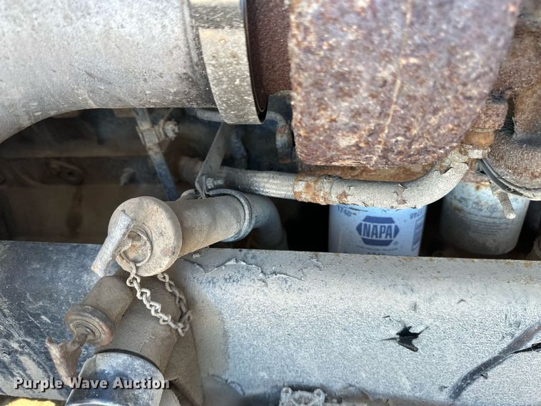 image for item DV0614 2000 Freightliner  FLD120 box truck