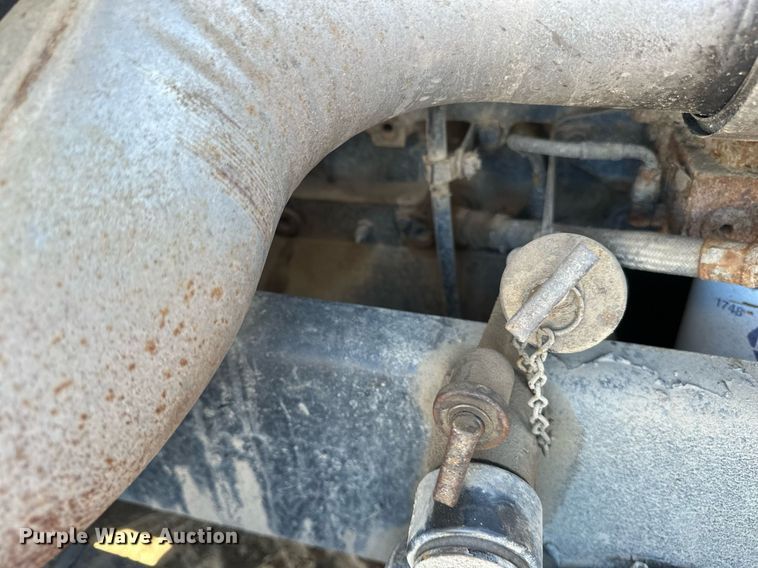 image for item DV0614 2000 Freightliner  FLD120 box truck