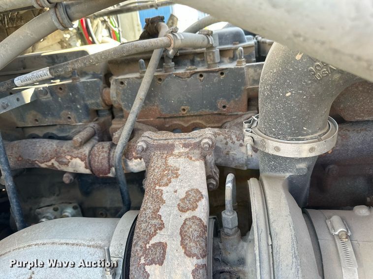 image for item DV0614 2000 Freightliner  FLD120 box truck