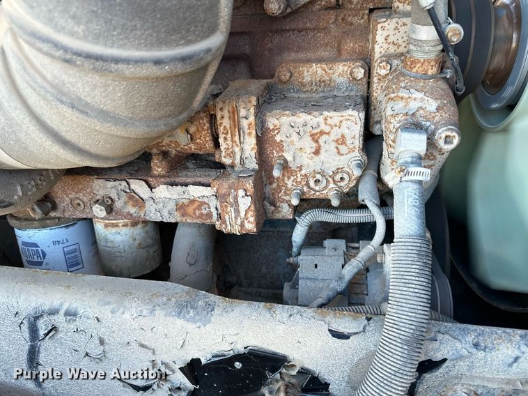 image for item DV0614 2000 Freightliner  FLD120 box truck