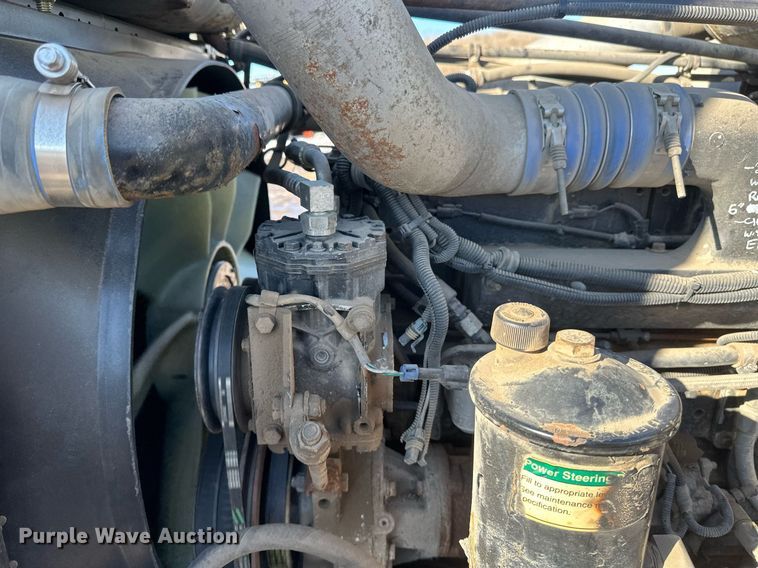 image for item DV0614 2000 Freightliner  FLD120 box truck