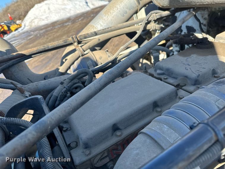 image for item DV0614 2000 Freightliner  FLD120 box truck