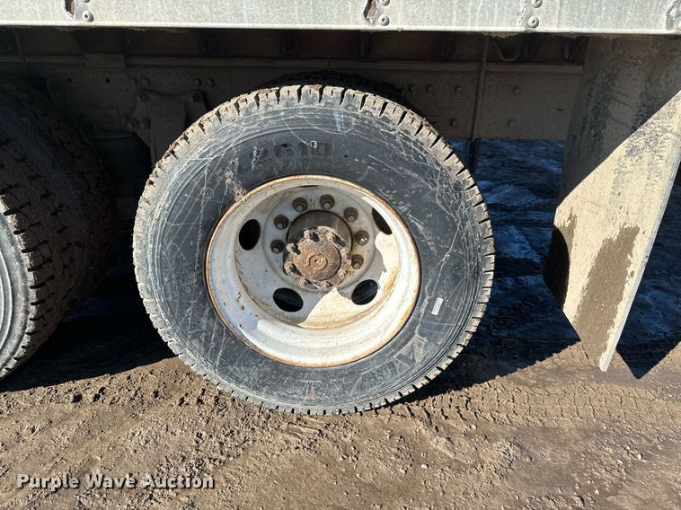 image for item DV0614 2000 Freightliner  FLD120 box truck