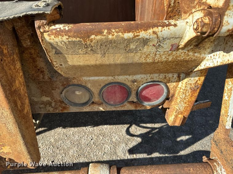 image for item DV0624 2001 International  4700 refuse truck