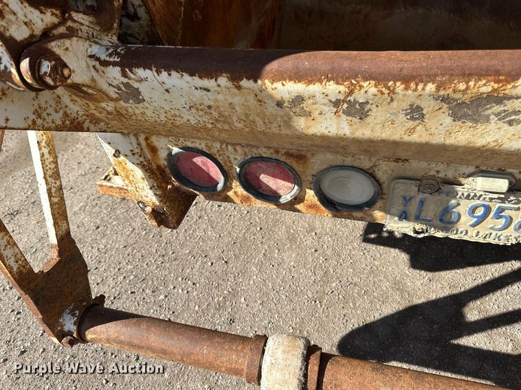 image for item DV0624 2001 International  4700 refuse truck