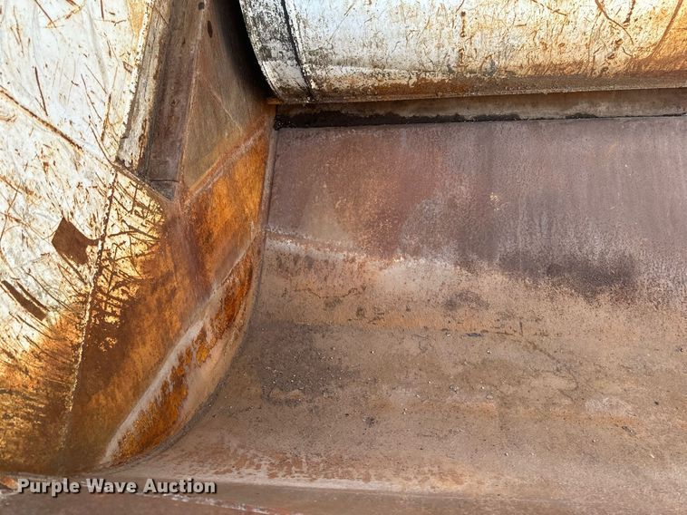 image for item DV0624 2001 International  4700 refuse truck