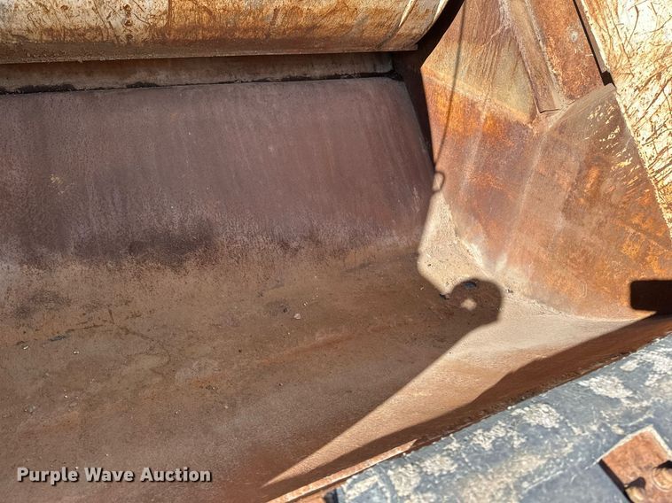 image for item DV0624 2001 International  4700 refuse truck