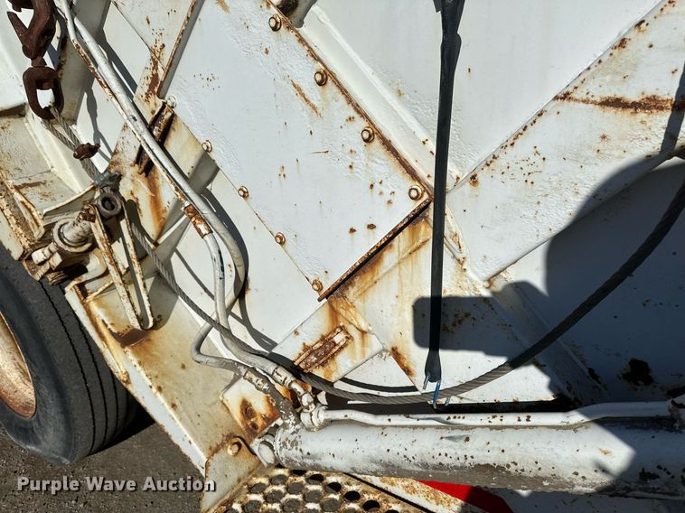 image for item DV0624 2001 International  4700 refuse truck