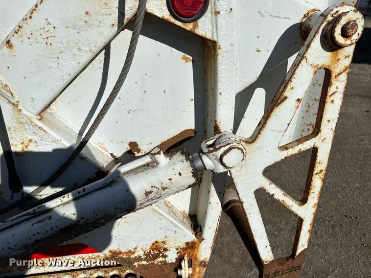 image for item DV0624 2001 International  4700 refuse truck