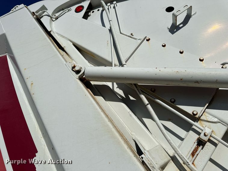 image for item DV0624 2001 International  4700 refuse truck