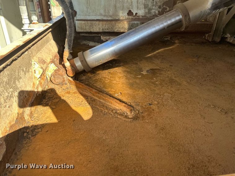 image for item DV0624 2001 International  4700 refuse truck