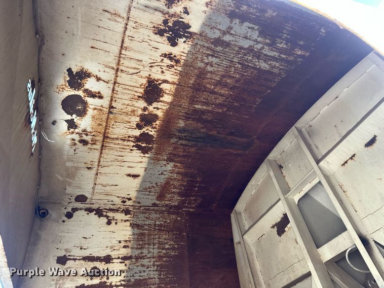 image for item DV0624 2001 International  4700 refuse truck