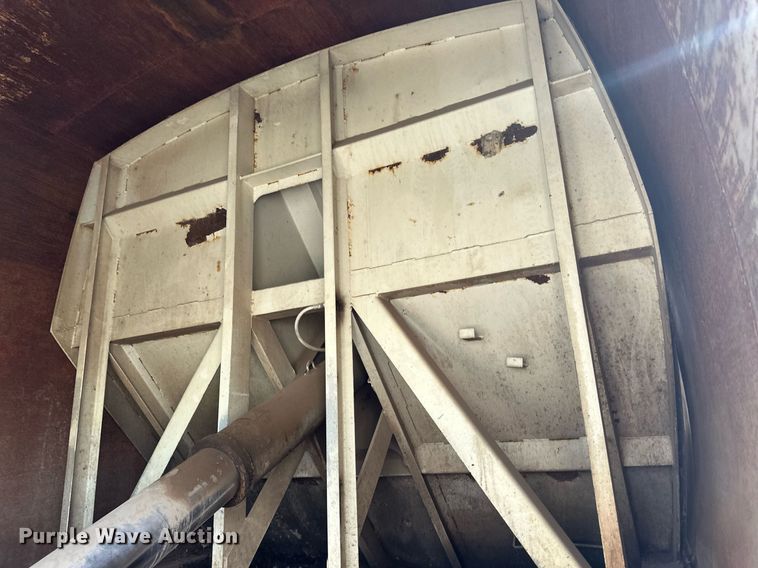 image for item DV0624 2001 International  4700 refuse truck