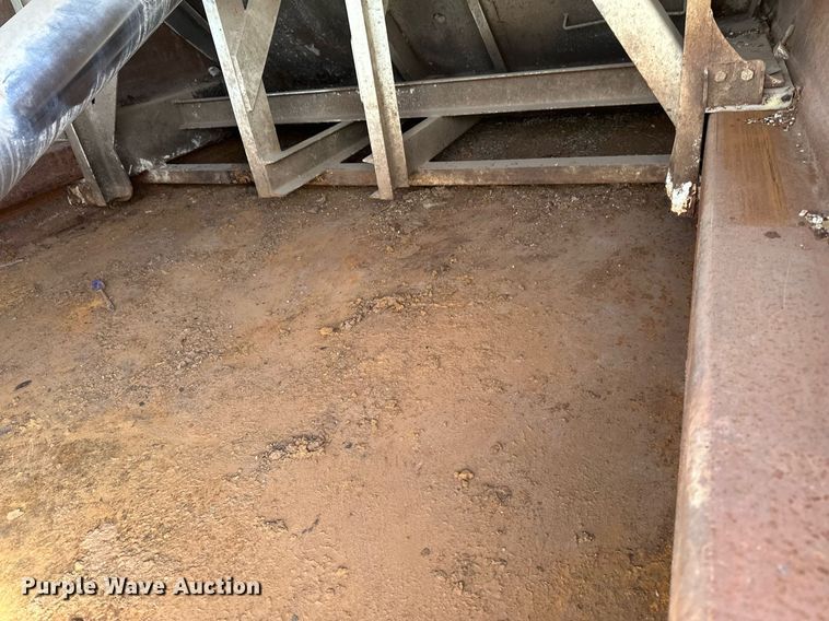 image for item DV0624 2001 International  4700 refuse truck