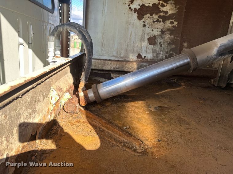 image for item DV0624 2001 International  4700 refuse truck