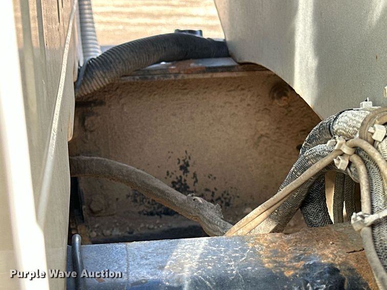 image for item DV0624 2001 International  4700 refuse truck