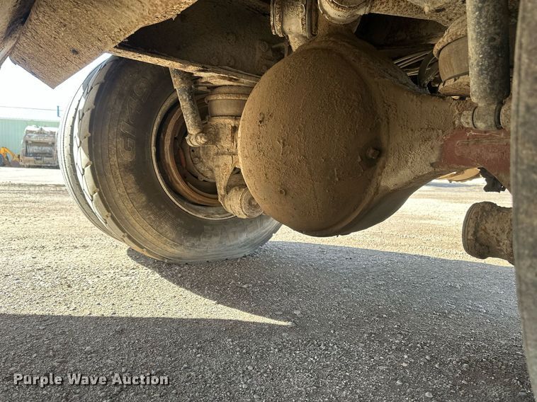 image for item DV0624 2001 International  4700 refuse truck