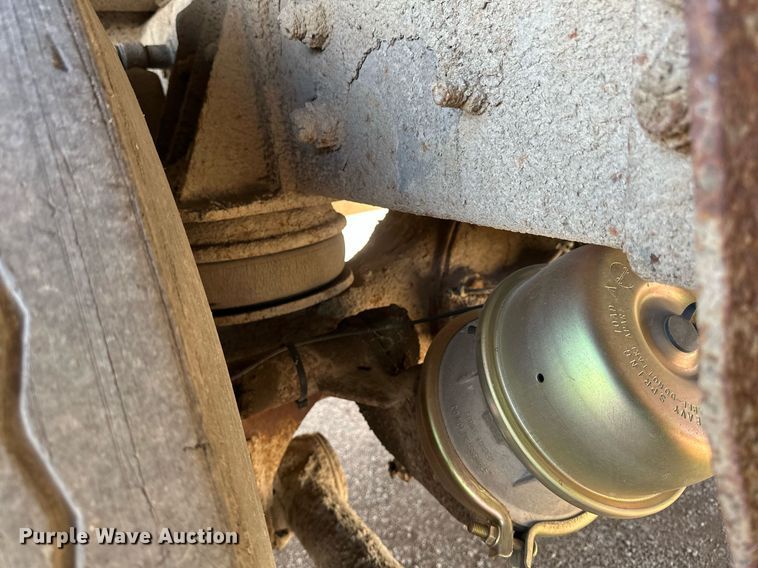 image for item DV0624 2001 International  4700 refuse truck