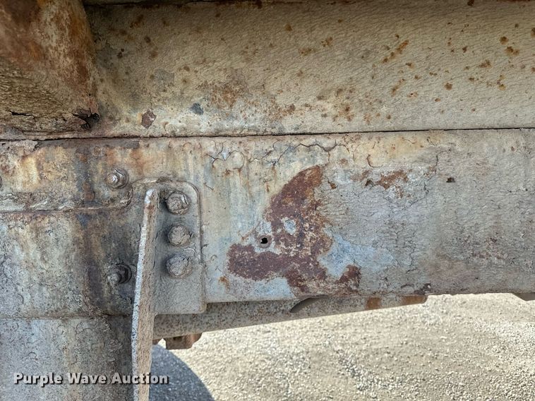 image for item DV0624 2001 International  4700 refuse truck