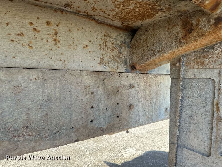 image for item DV0624 2001 International  4700 refuse truck