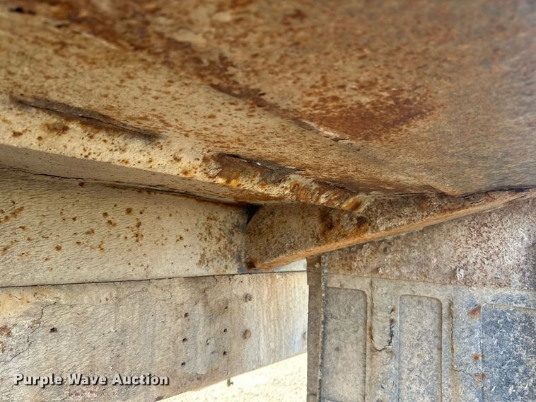 image for item DV0624 2001 International  4700 refuse truck