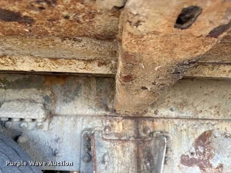 image for item DV0624 2001 International  4700 refuse truck