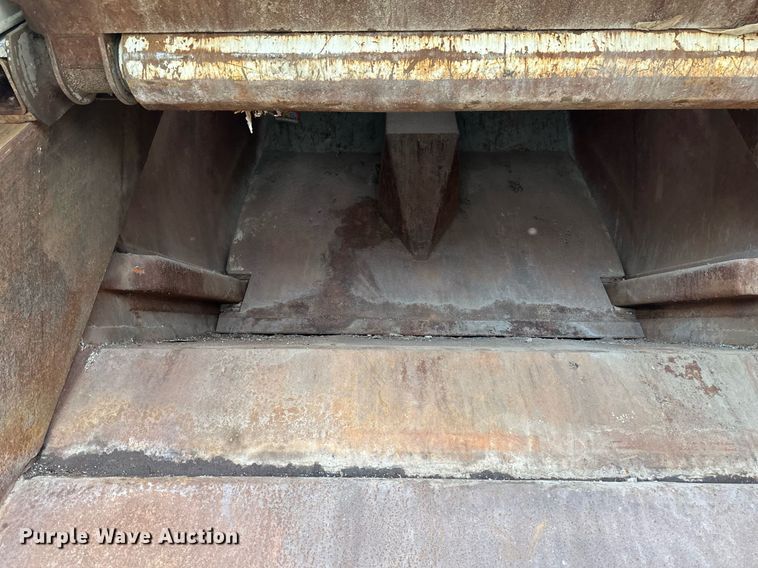 image for item DV0624 2001 International  4700 refuse truck