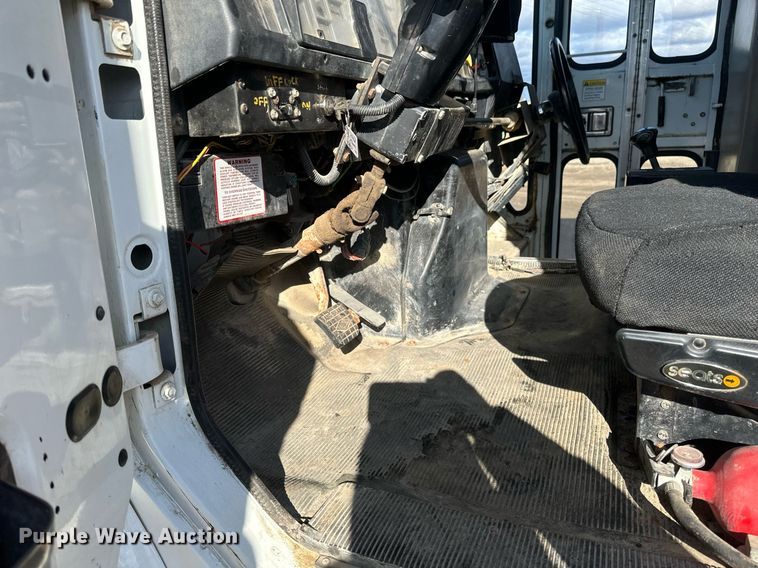 image for item DV0624 2001 International  4700 refuse truck