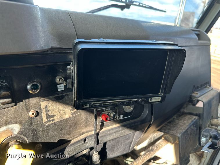 image for item DV0624 2001 International  4700 refuse truck